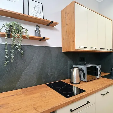 Apartment Everysky - Obroncow Pokoju 1d *