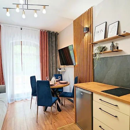 Apartment Everysky - Obroncow Pokoju 1d *